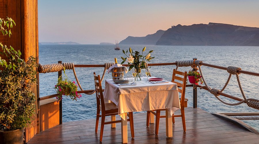 ammoudi fish tavern.jpg